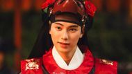 King Lee-heon disguised himself (Image via tvN
