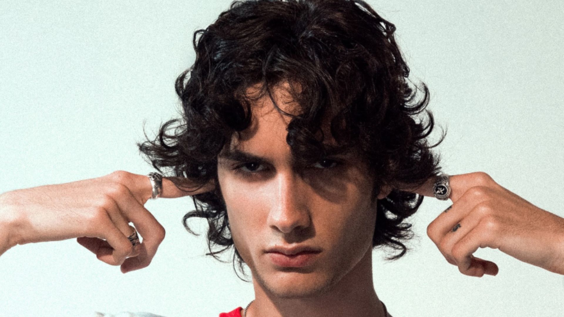 Sombr unveiled his debut album &quot; &lsquo;I Barely Know Her&quot; (Image via Instagram/@sombr)