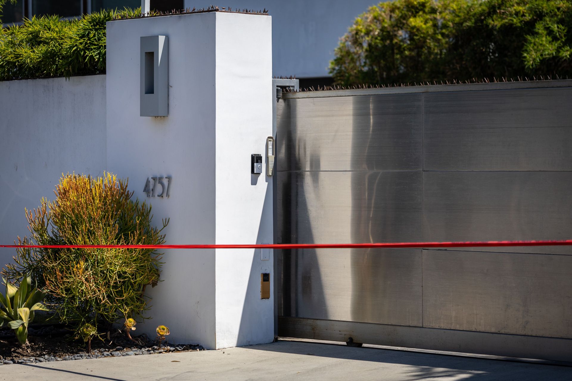 &ldquo;American Idol&rdquo; Producer, Husband Found Dead In Encino Home - Los Angeles Times - Source: Getty