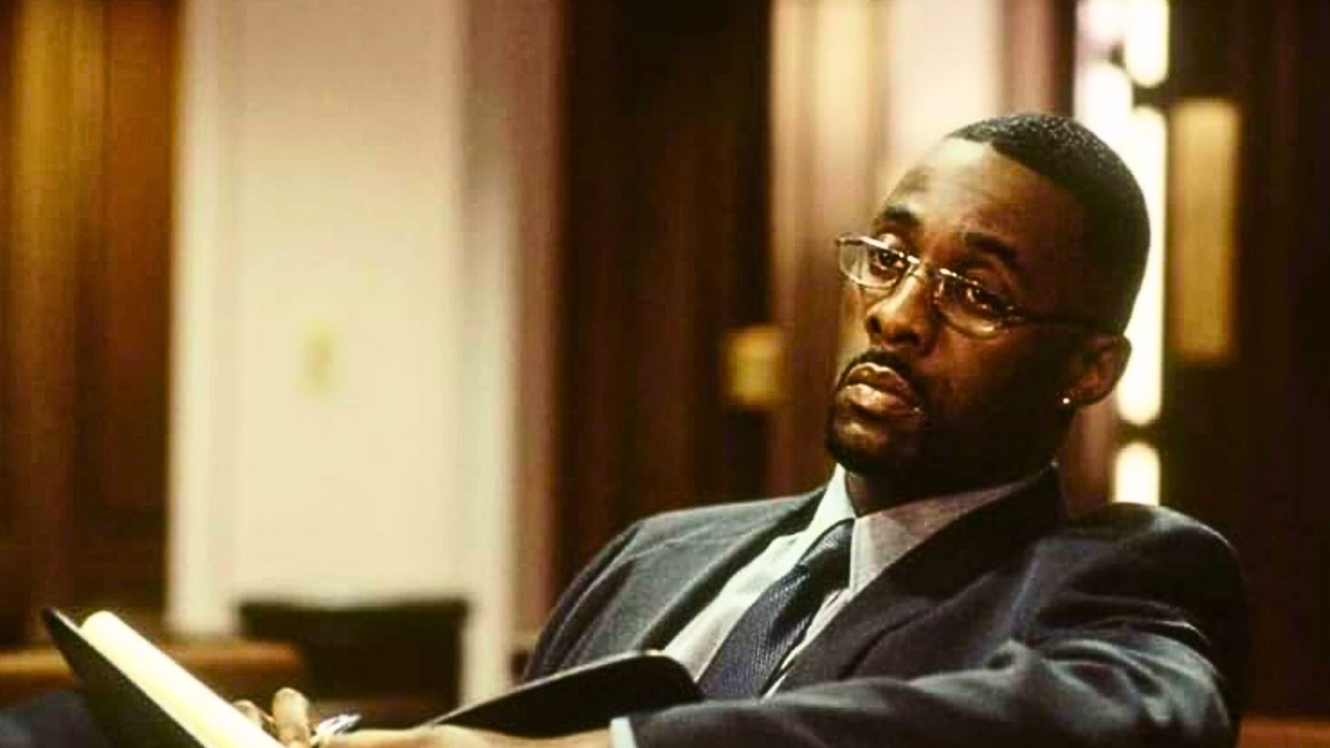 Idris Elba in The Wire (Image via HBO)