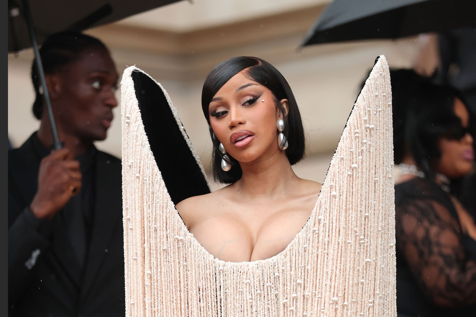 Schiaparelli: Outside Arrivals - Paris Fashion Week - Haute Couture Fall/Winter 2025/2026 - Source: Getty