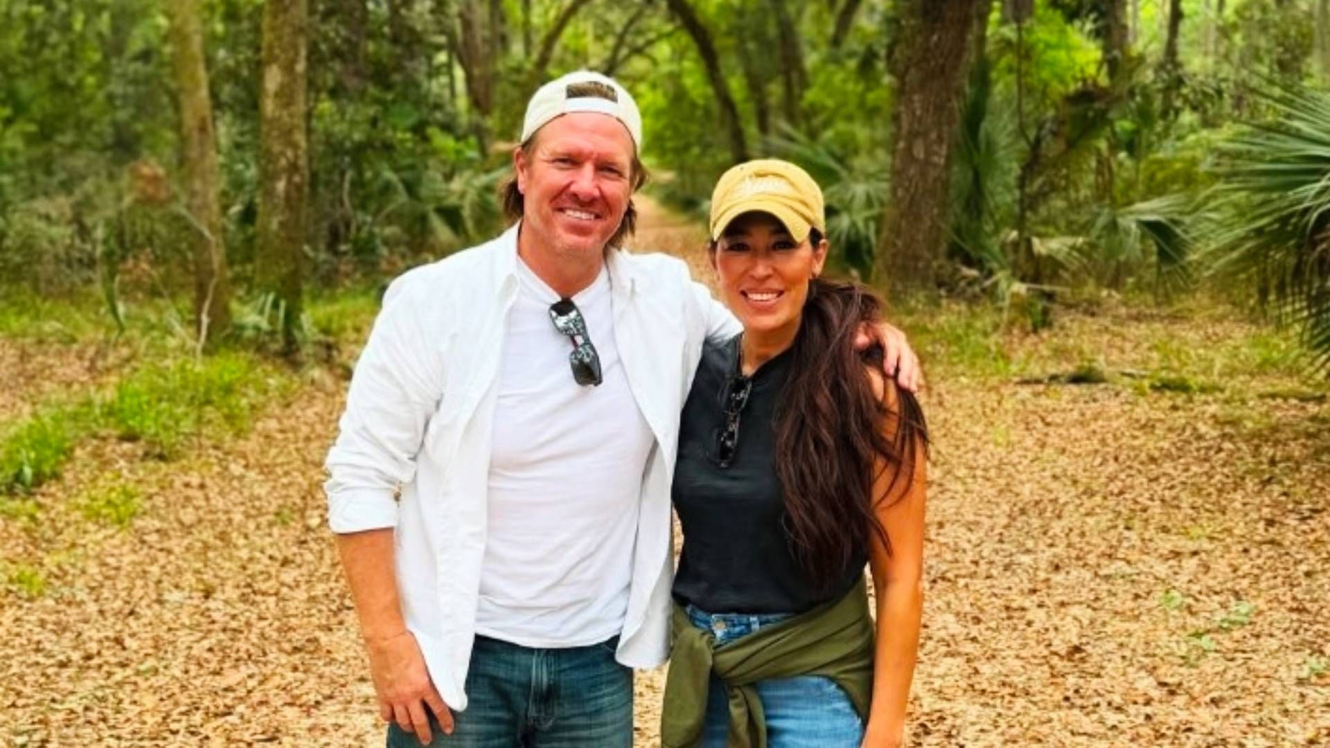 Joanna Gaines and Chip Gaines (image via Instagram/@chipgaines)