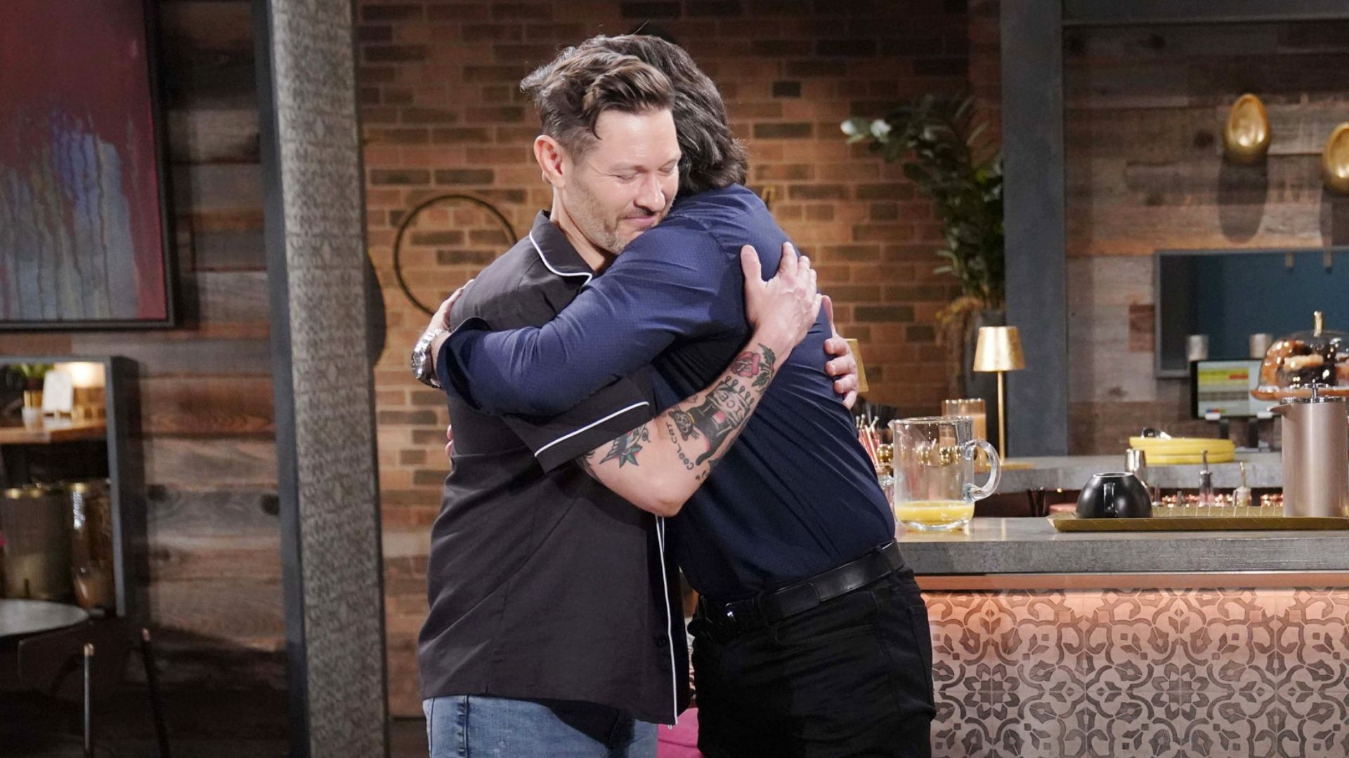 Daniel hugging on The Young and the Restless | Image: JPI