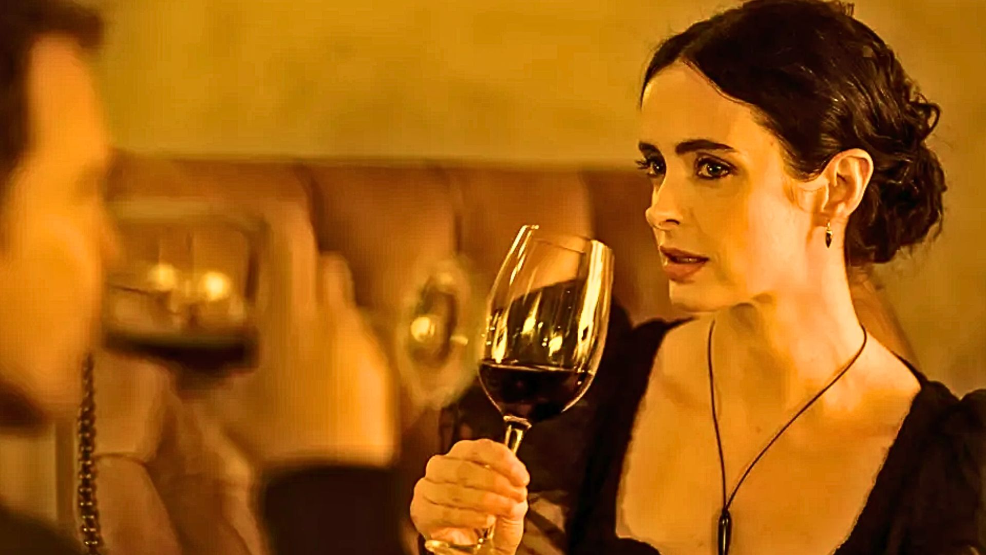  Krysten Ritter as Mia/Lady Vengeance (Image via Paramount+ with Showtime)