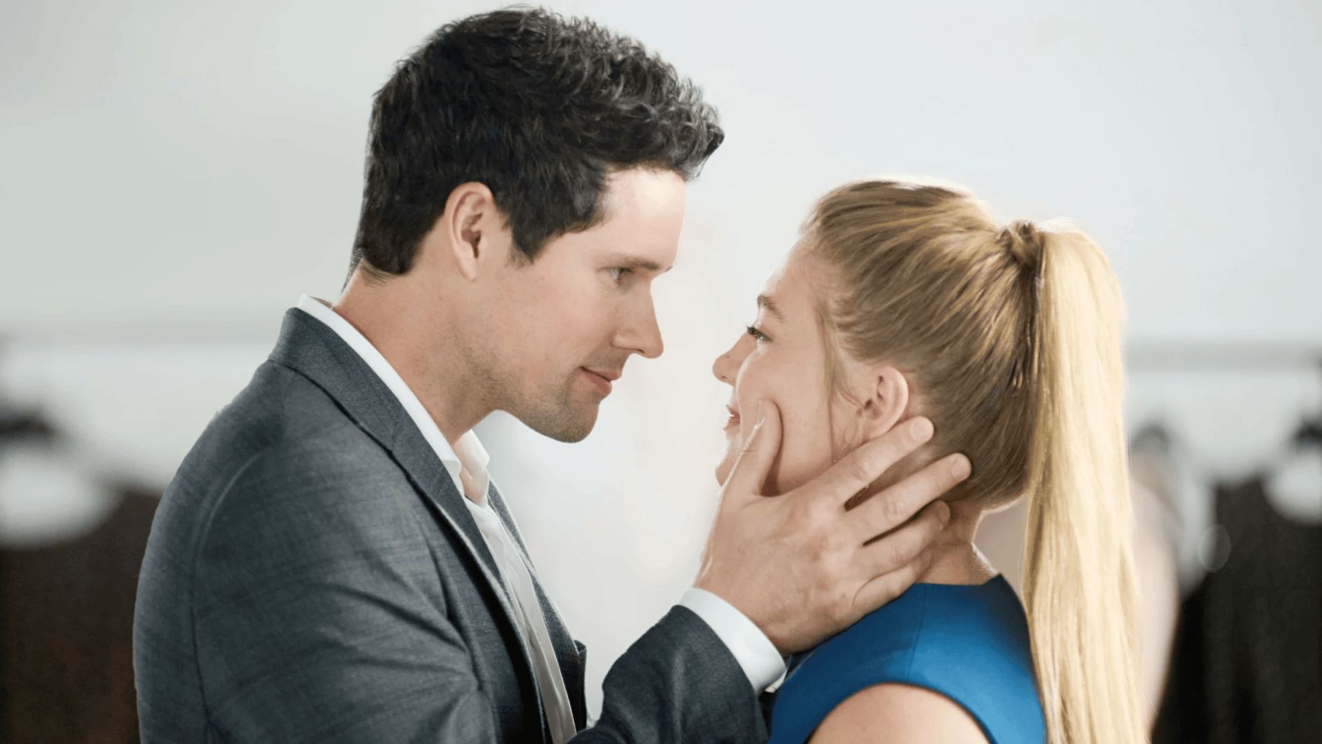 Scene from Romance In Style | Image via: Netflix