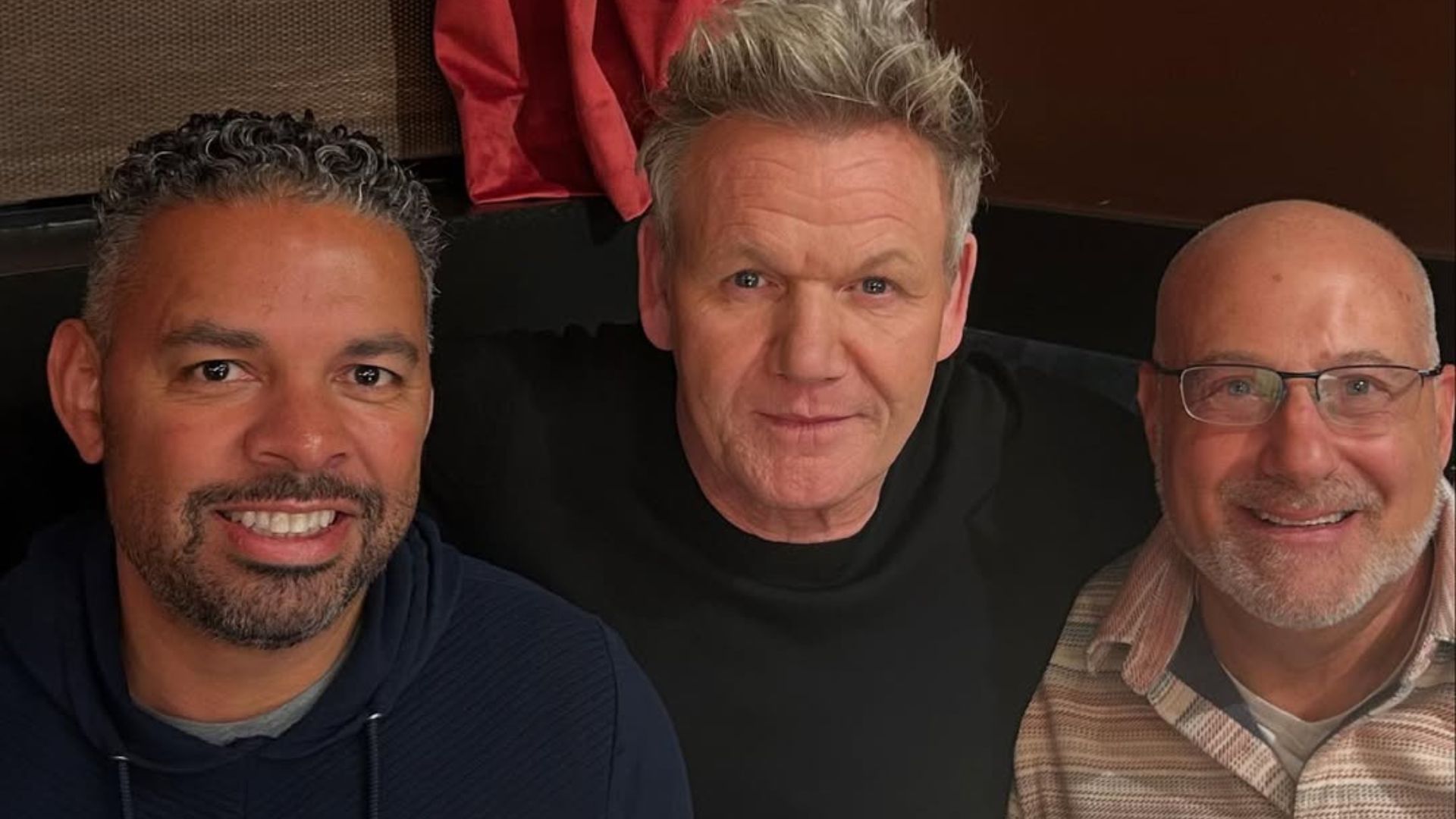 Gordon Ramsay with Savin Bar and Kitchen Leaders | Image via Instagram/ @savinbarandkitchen