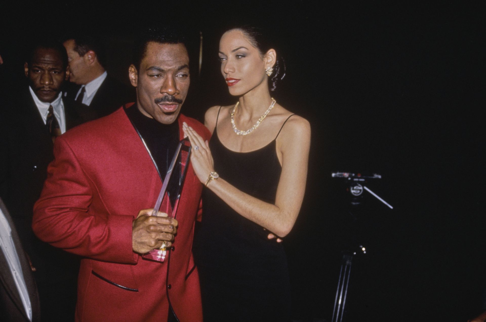 Eddie Murphy and Nicole Mitchell | Image via Getty