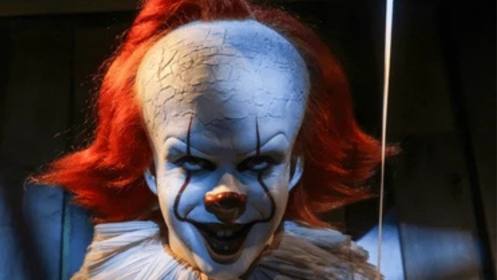 Pennywise is a terryfying Stephen King villain (Image via / HBO)