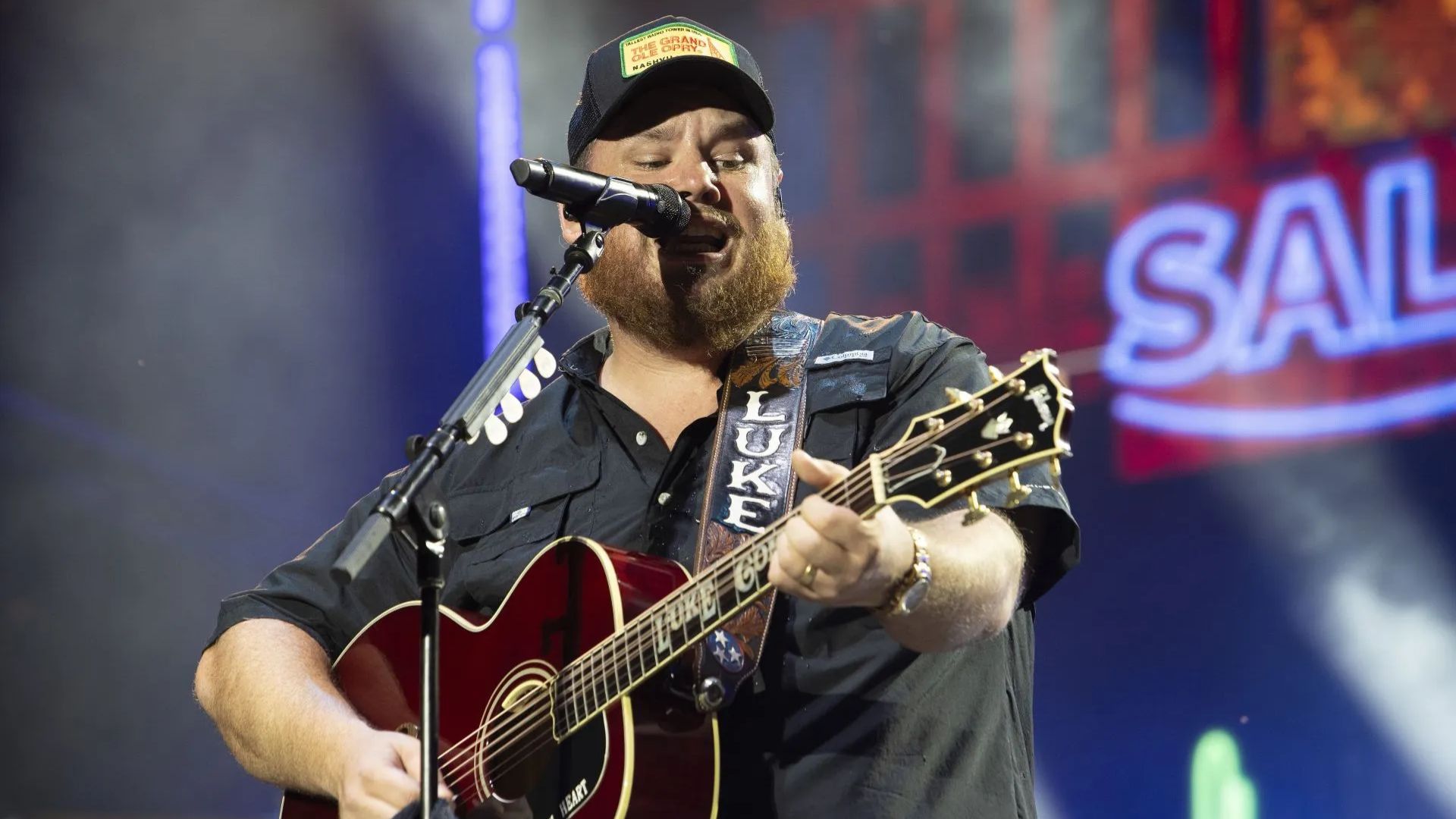 Luke Combs performing at Lollapalooza 2025 Day 1 (Getty via Soap Central CMS - Resized on Canva)