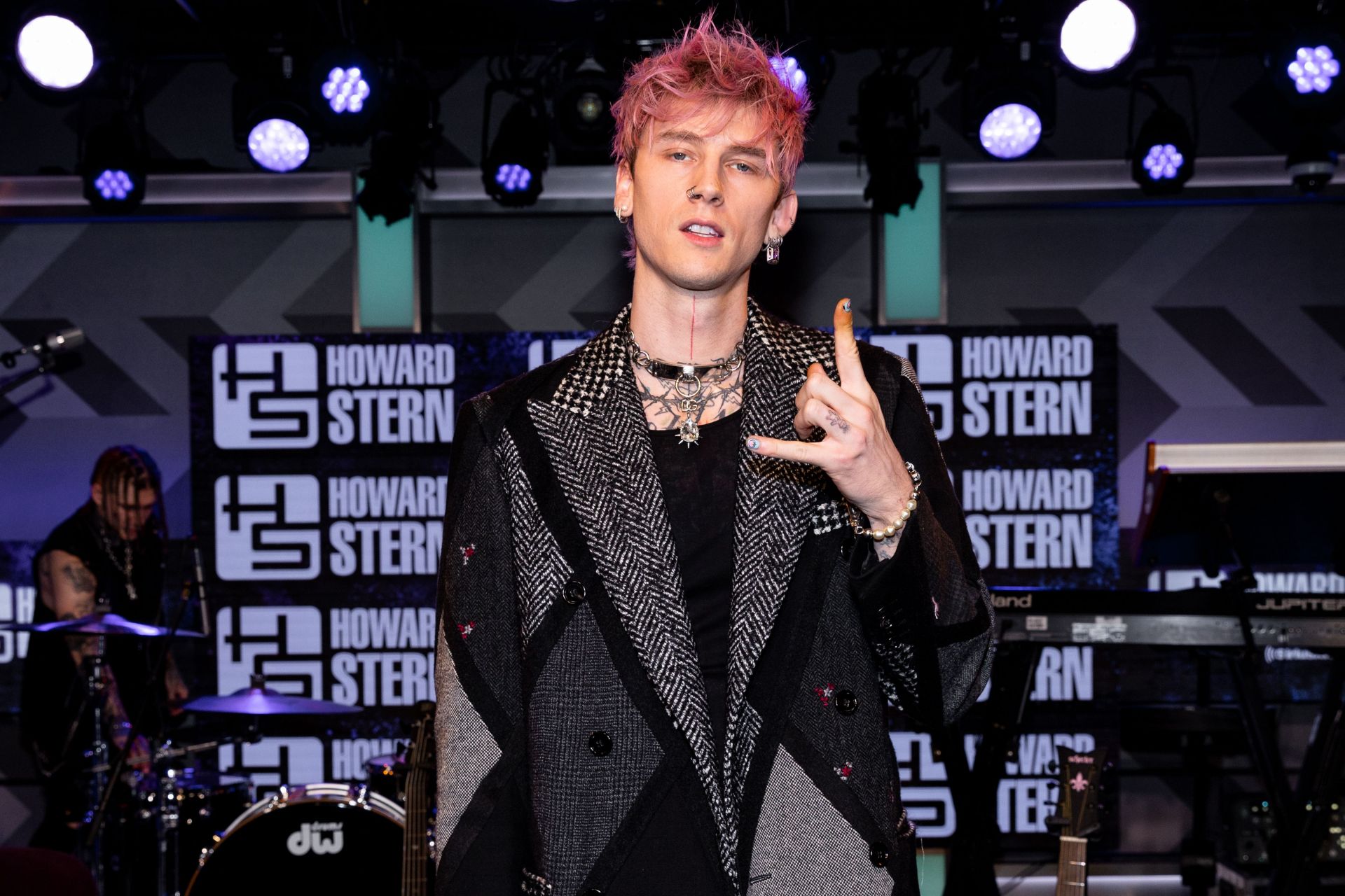 Machine Gun Kelly Visit&#039;s SiriusXMs &ldquo;The Howard Stern Show&rdquo; - Source: Getty
