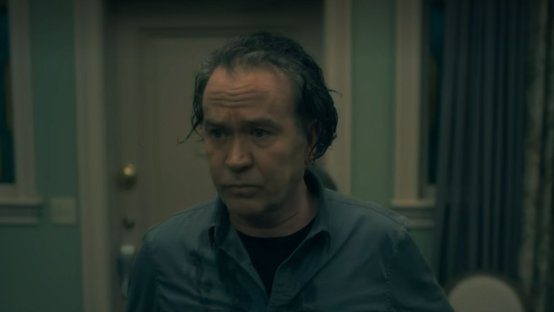 Hugh Crain in The Haunting of Hill House (Image Via. Netflix)