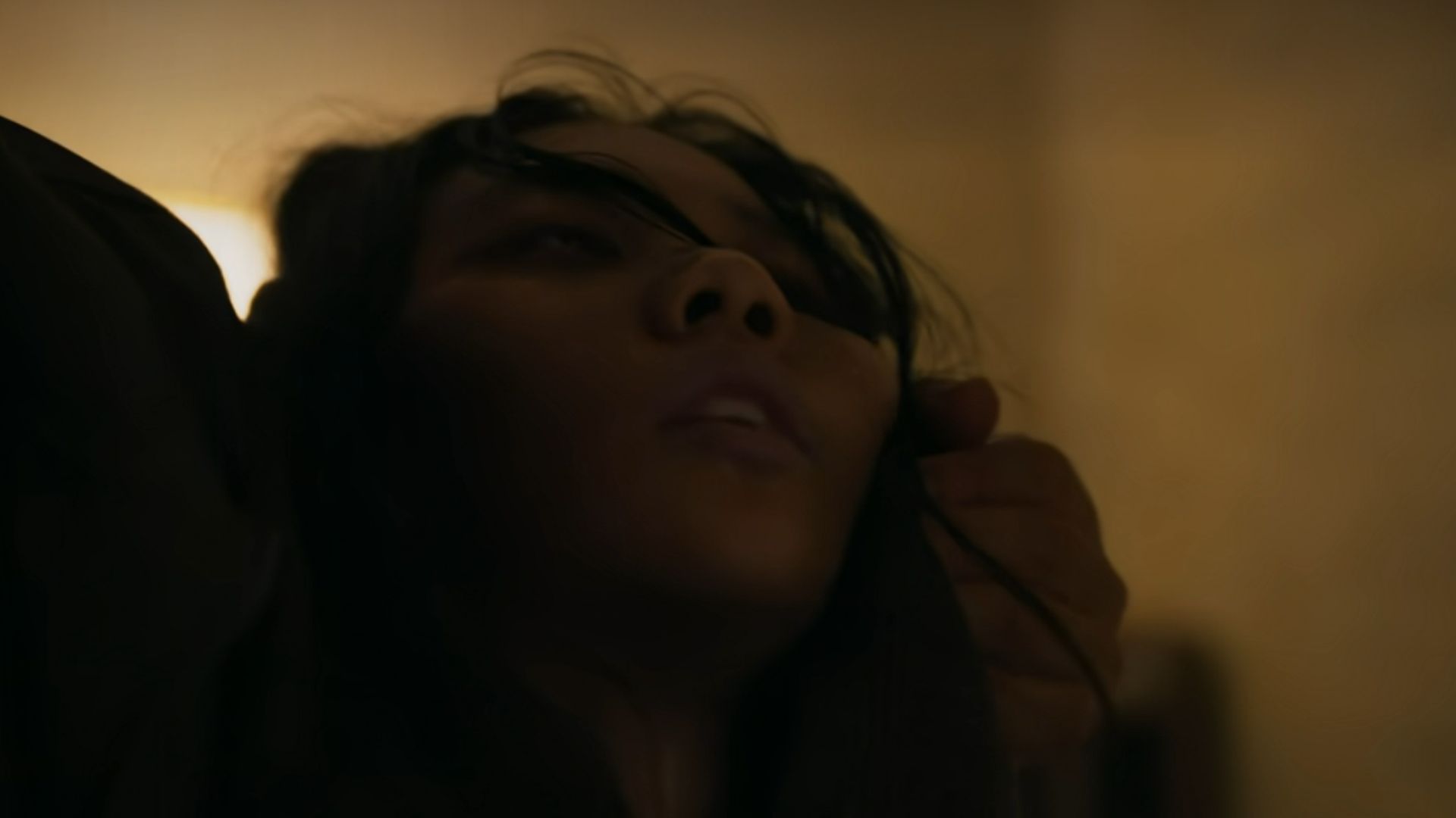 A still of Jin Hee-jeong in Hellbound Season 2 Ep 1. (Image via Netflix)