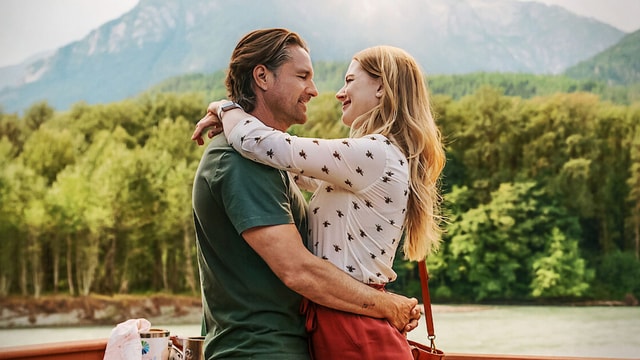 Alexandra Breckenridge as Mel &amp; Martin Henderson as Jack in Virgin River | Image via Netflix
