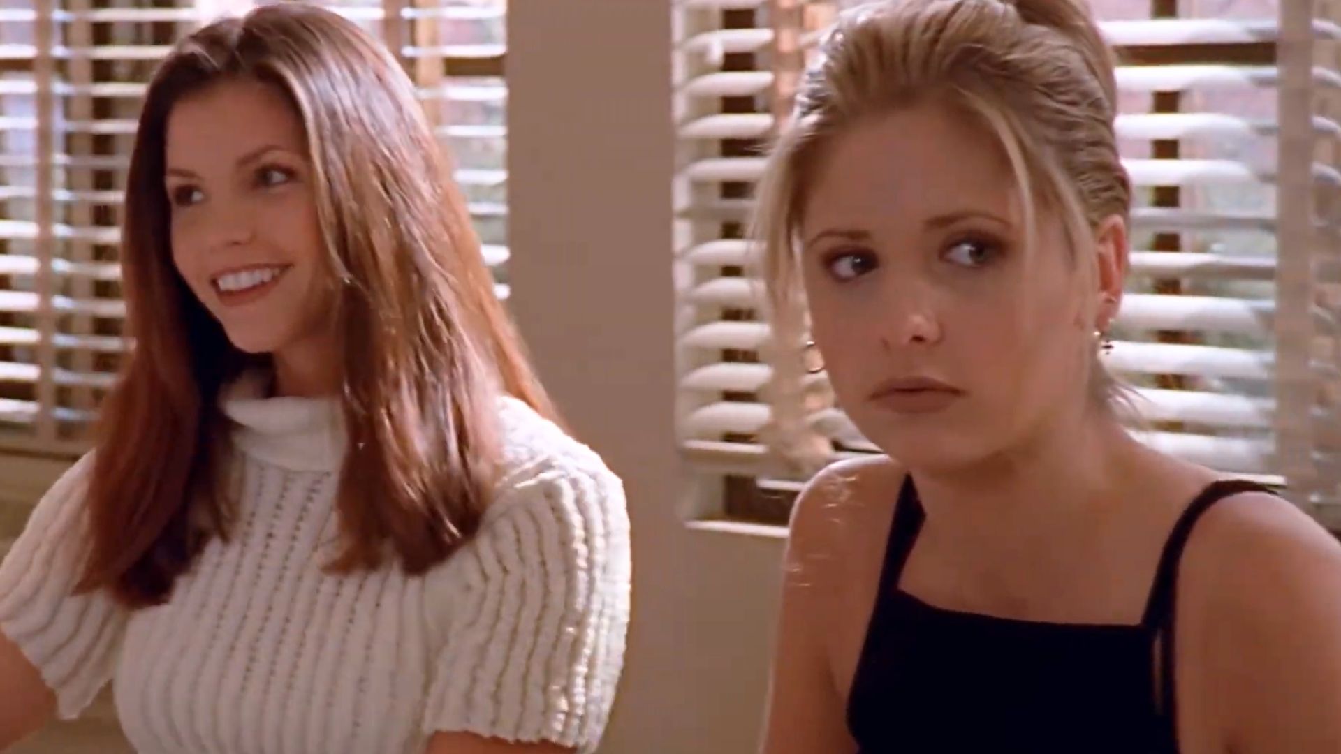 Sarah Michelle Gellar and Charisma Carpenter in Buffy the Vampire Slayer | Image via 20th Century Fox Television