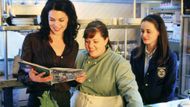 Lauren Graham, Alexis Bledel, and Melissa McCarthy in Gilmore Girls (Image via The CW)