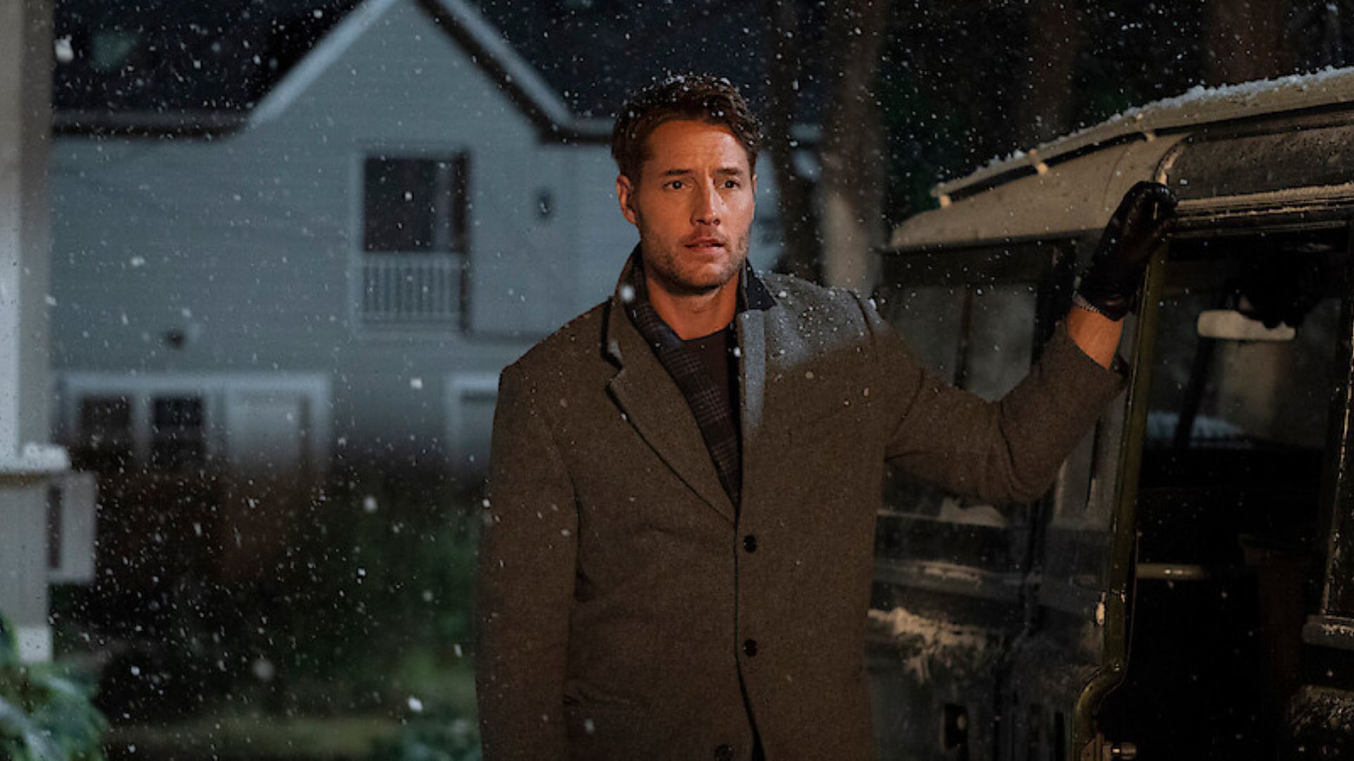 Justin Hartley (Image Source: Netflix)