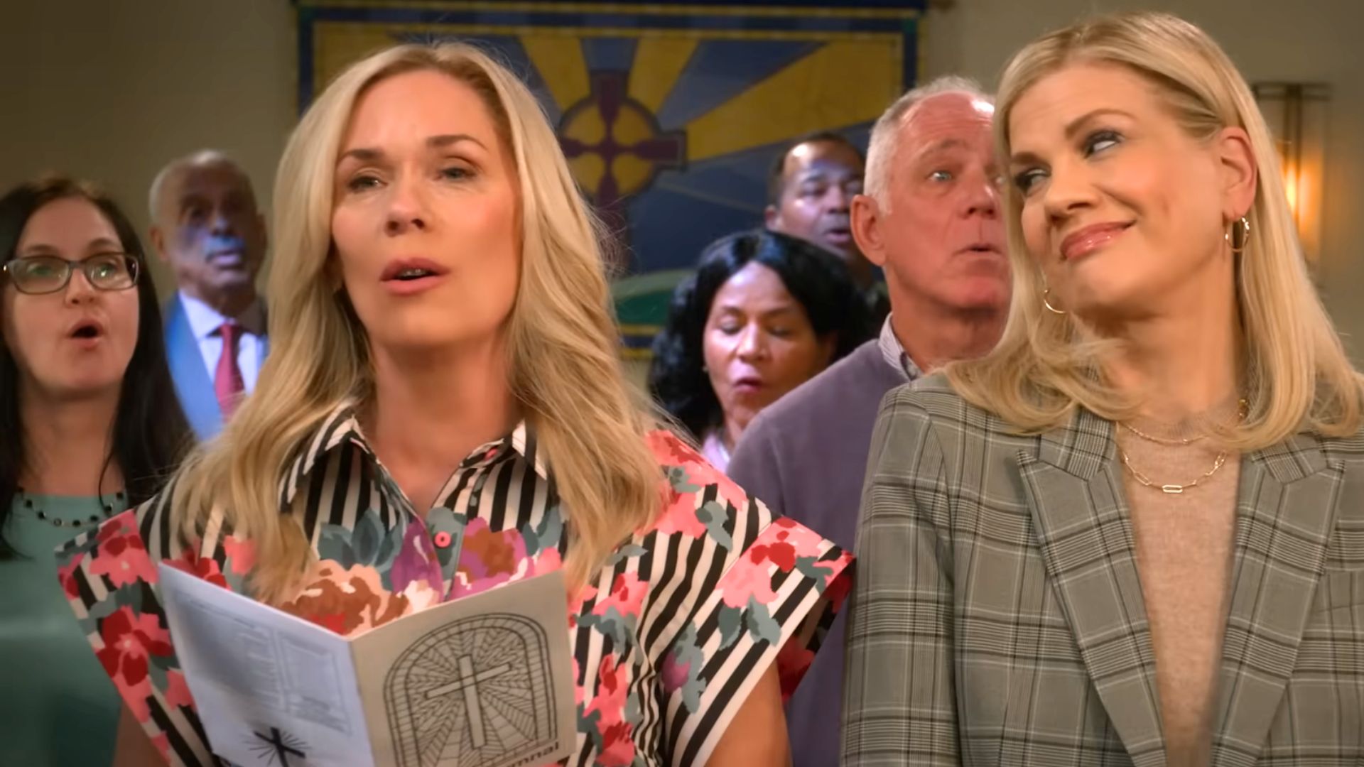 Leanne Morgan and Kristen Johnston in Leanne | Image via YouTube/Netflix