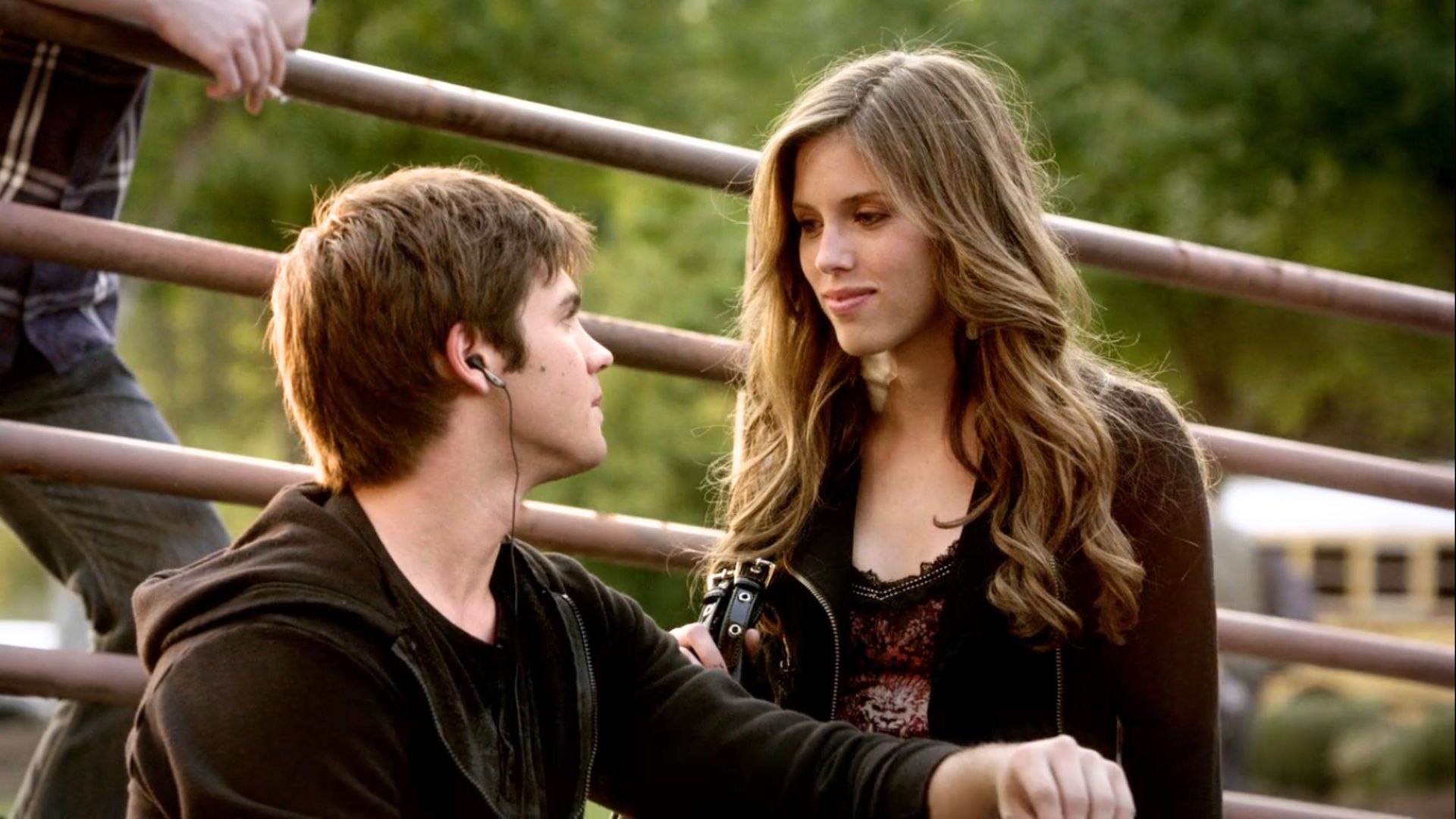 Jeremy &amp; Vicki | Image Via: Warner Bros. Television