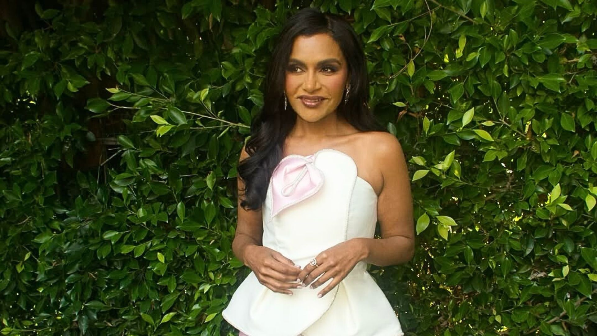 Mindy Kaling Hulu comedy Not Suitable for Work reveals main cast (Image via Instagram/@mindykaling)