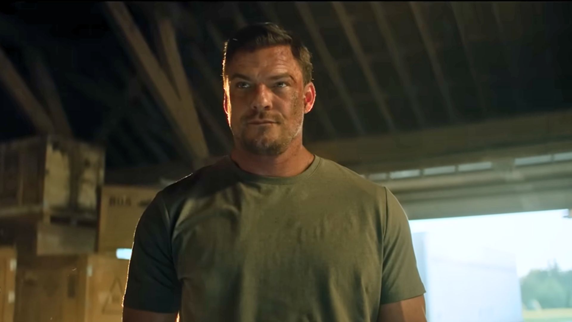 Alan Ritchson as Reacher (Image via Prime Video)