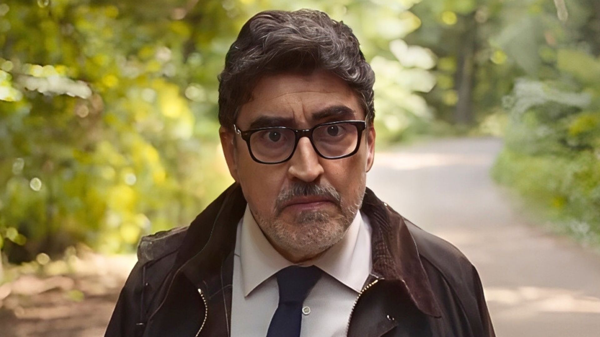 Chief Inspector Gamache (Alfred Molina) investigates CC&rsquo;s shocking death in Three Pines (Image via Amazon Prime)