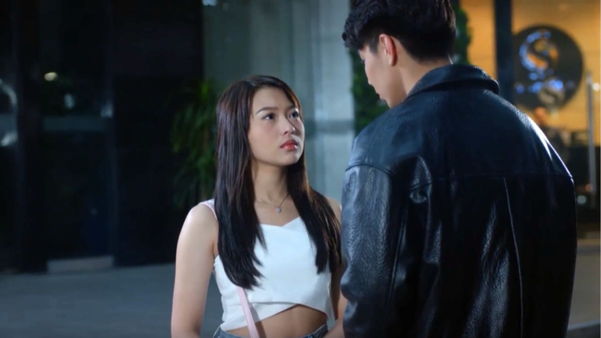 Alys, while talking to Tripp (Image via Viva One)