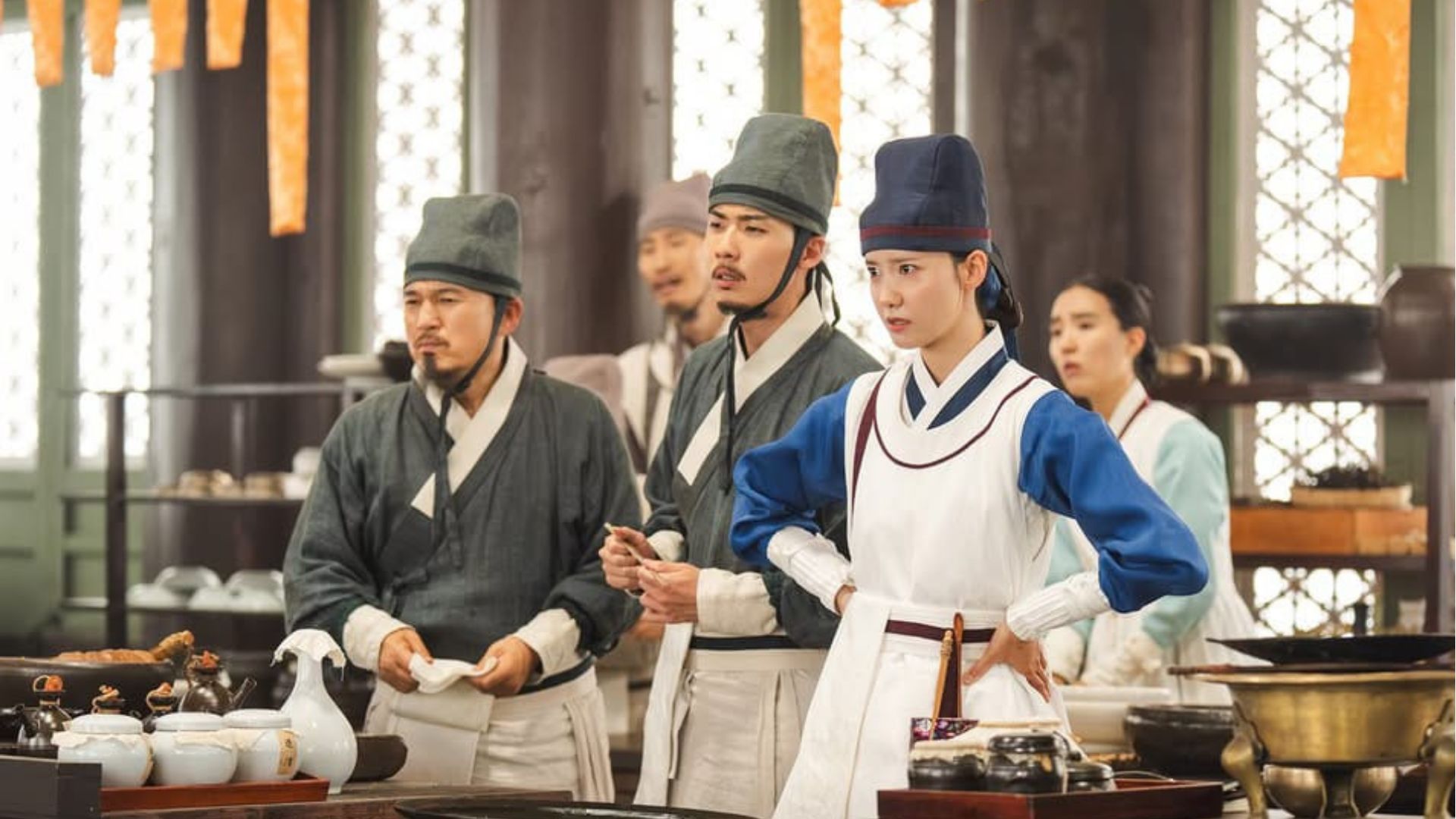Ji-young with Chefs Maeng and Eom (Image via tvN)