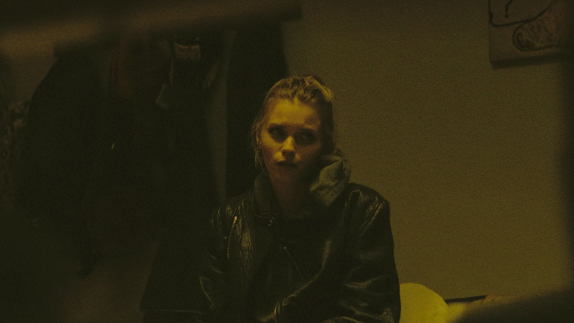 Anna in Black Rabbit (Image Via: Netflix)