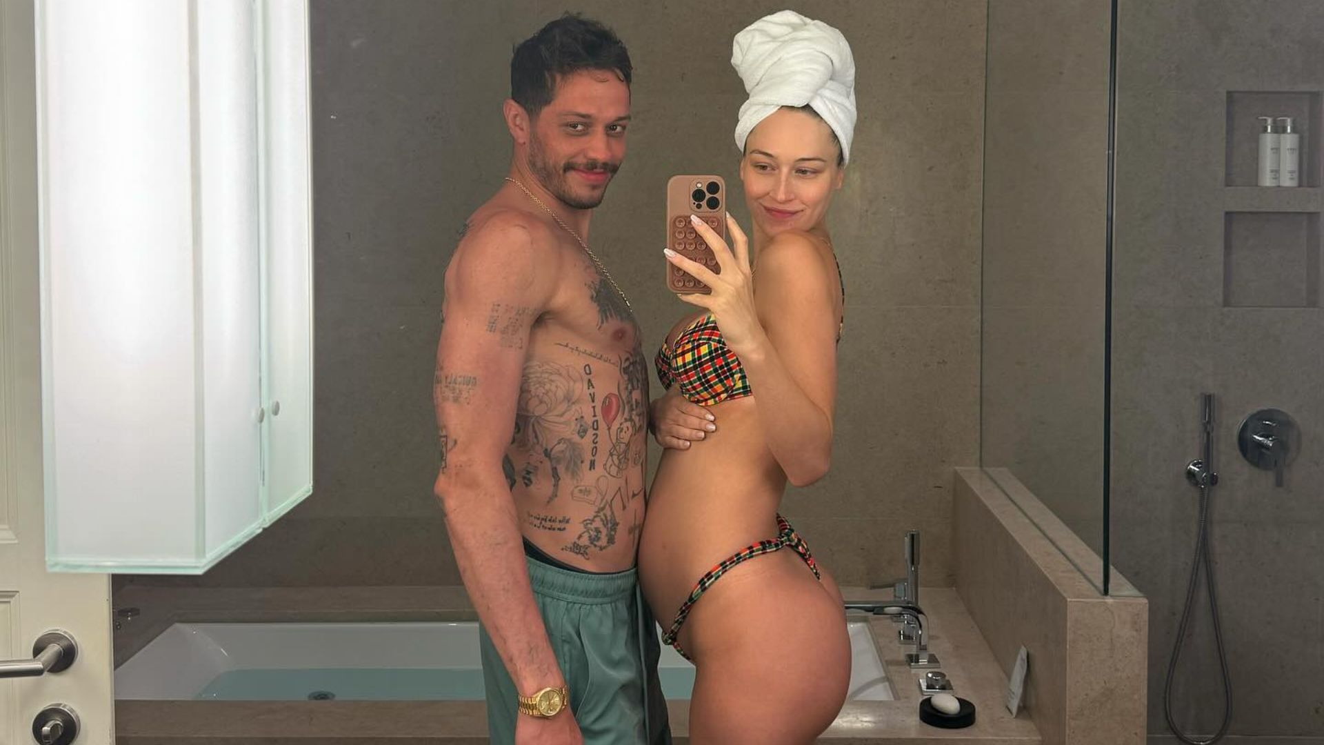 Pete Davidson and Elsie Hewitt (Image via Instagram)
