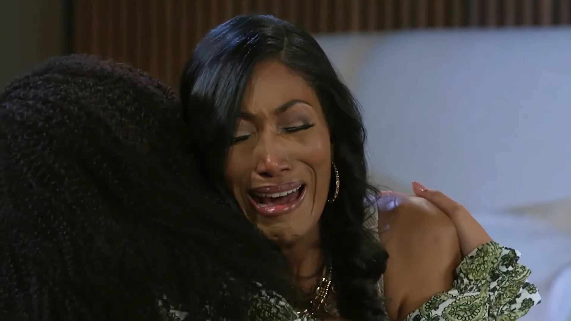 Beyond the Gates: Eva comforts Leslie as she