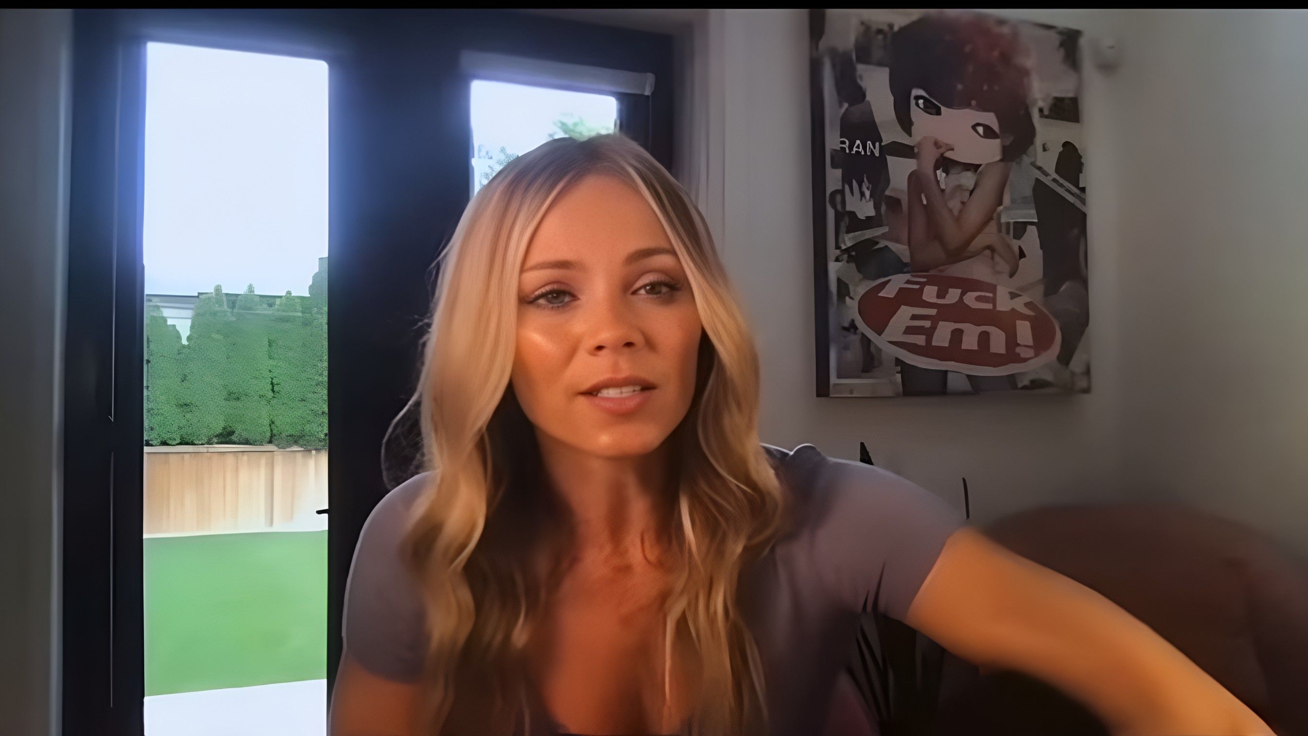 Laura Vandervoort ( Image via Instagram / @lauravandervoort )