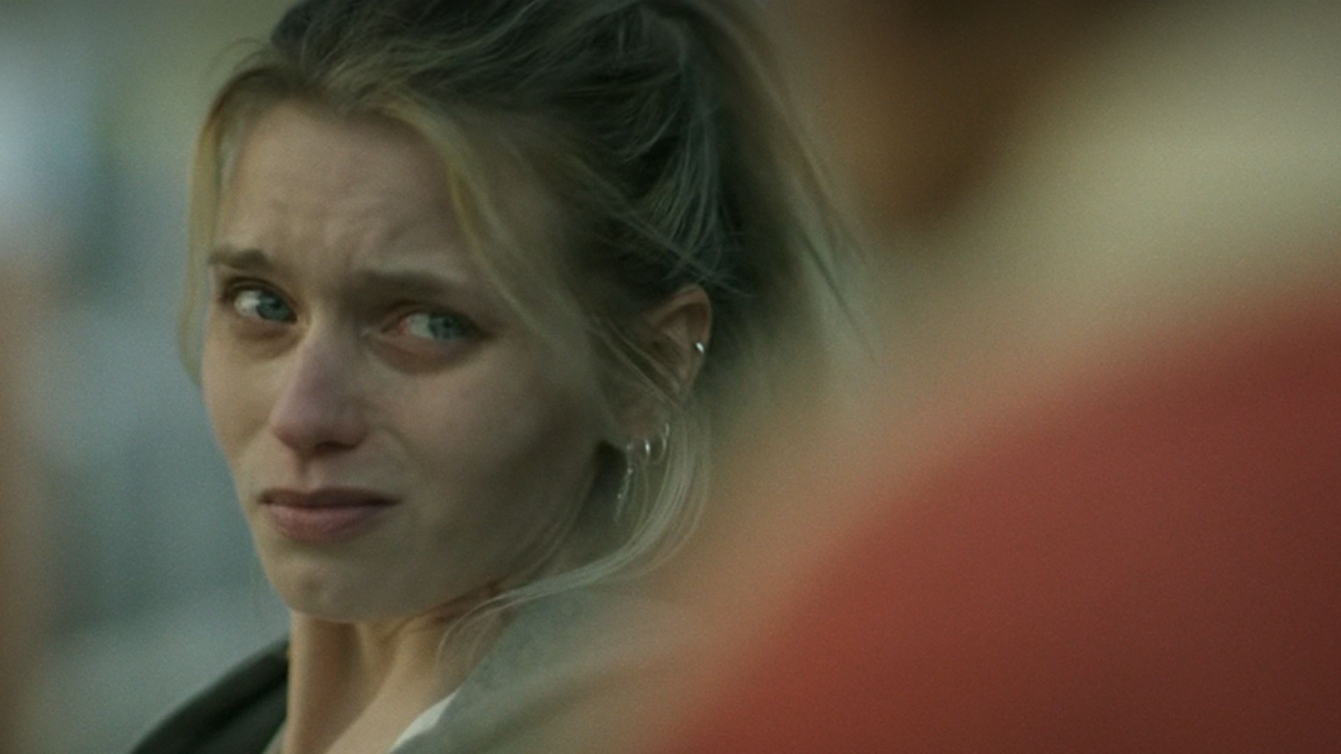 Anna in Episode 2 of the Black Rabbit (Image Via: Netflix)