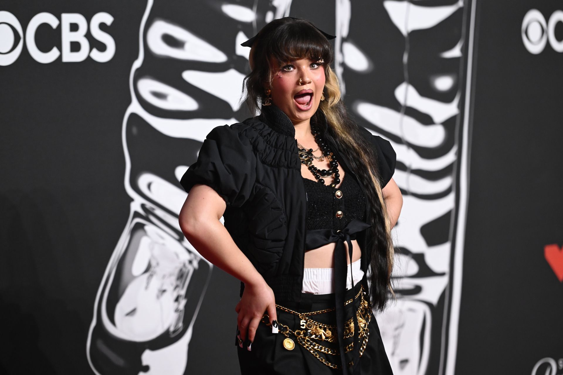 Lola Young at the 2025 MTV Video Music Awards (Image via Getty)