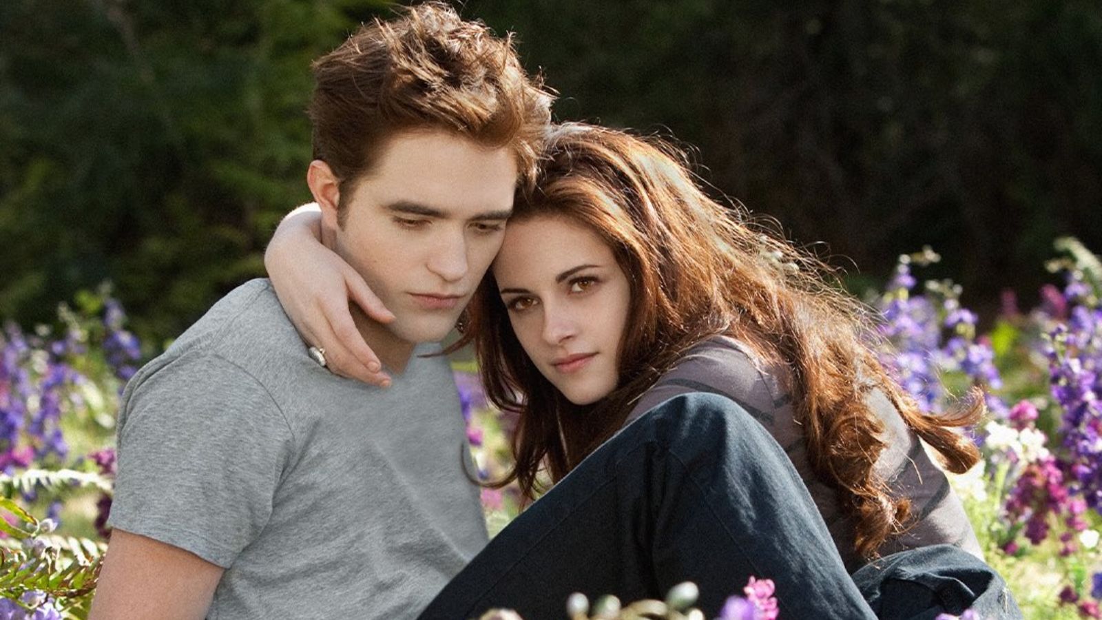 Robert Pattinson and Kristen Stewart in The Twilight Saga (Image via X/@Twilight)