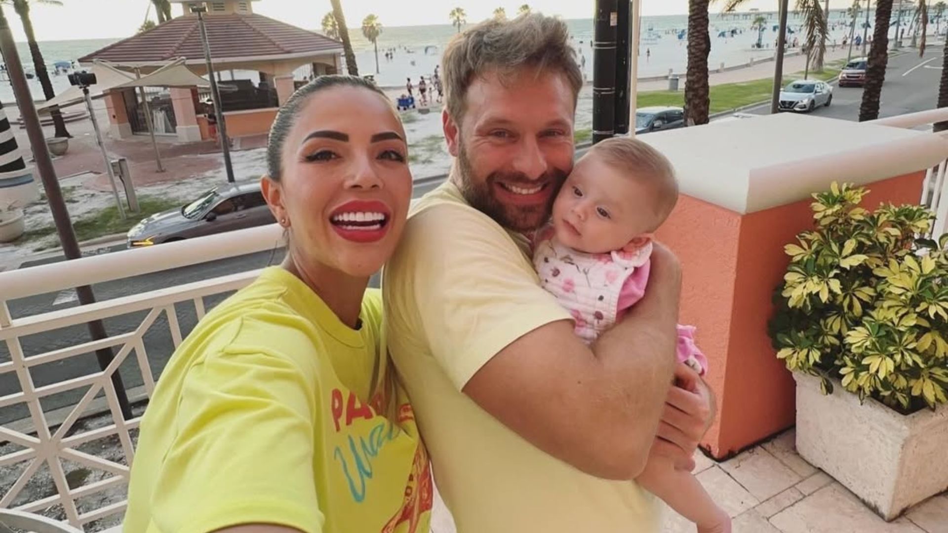 Jasmine and Matt with their daughter | Image via Instagram/ @jasminepanama