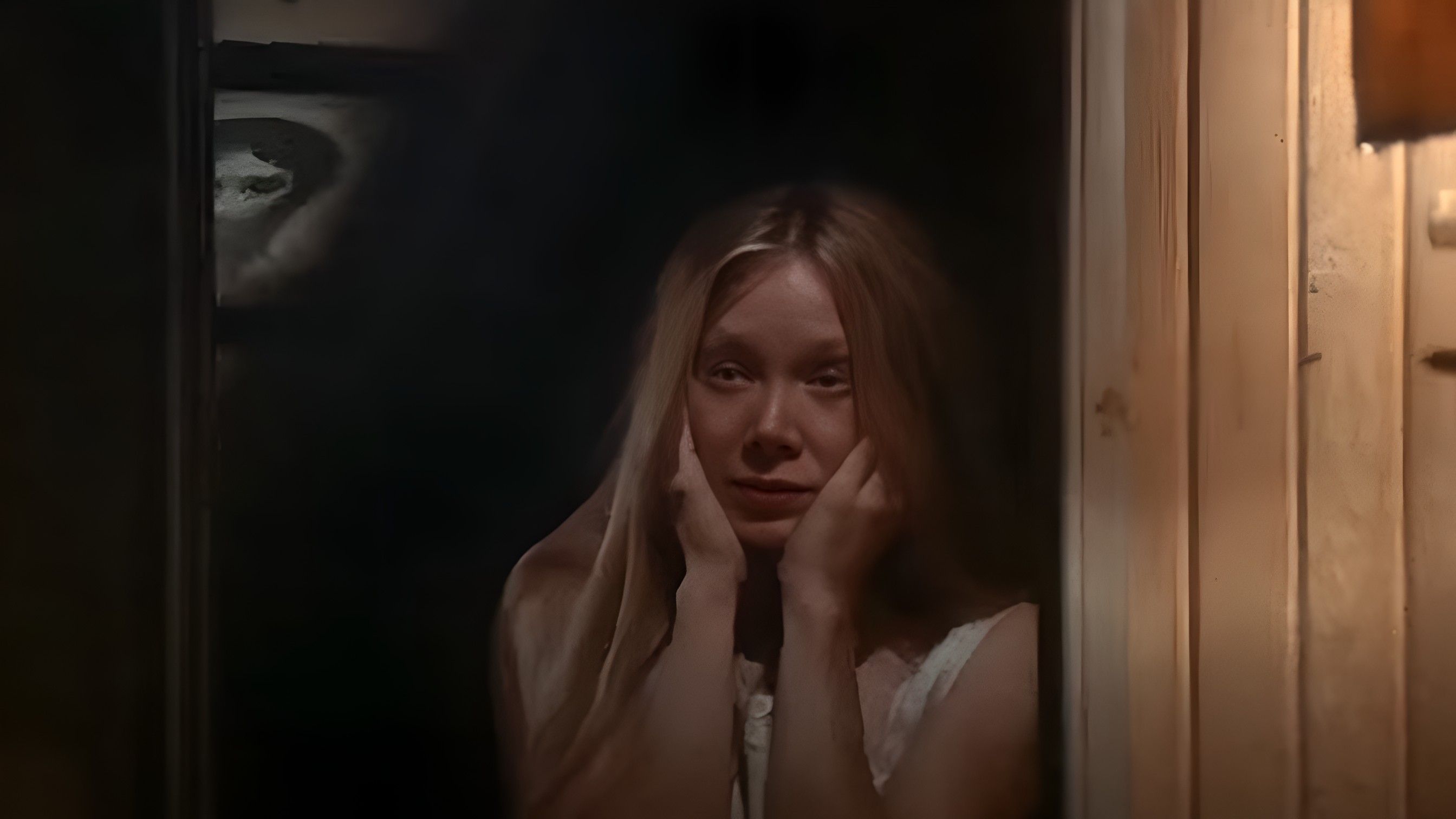 Carrie (1976) 9 Image via YouTube / Amazon MGM Studios )