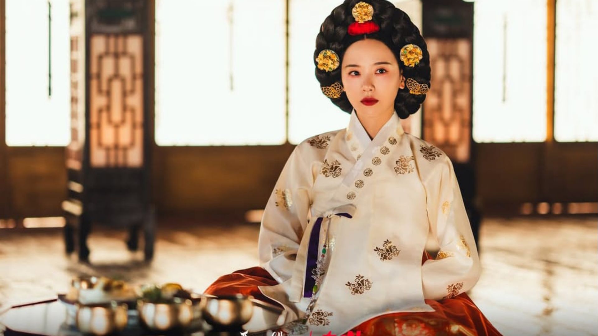 Kang Mok-ju at the King&#039;s palace (Image via tvN)