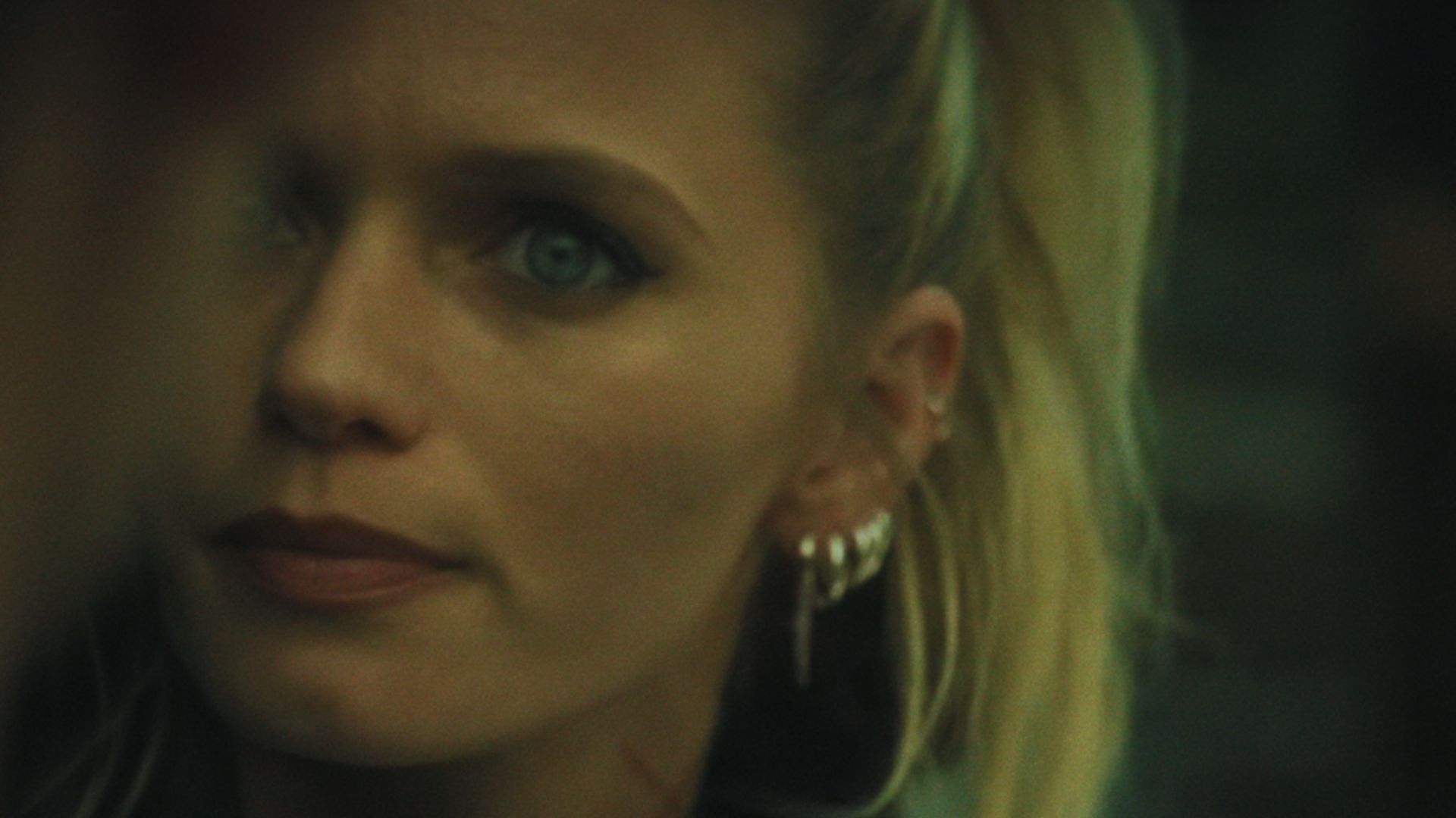 Anna in Black Rabbit (Image Via: Netflix)