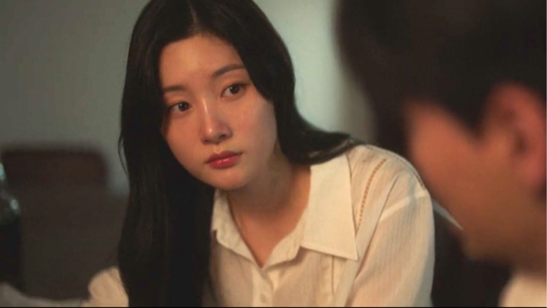 Hyo-min comforts Seok-hoon (Image via Netflix)