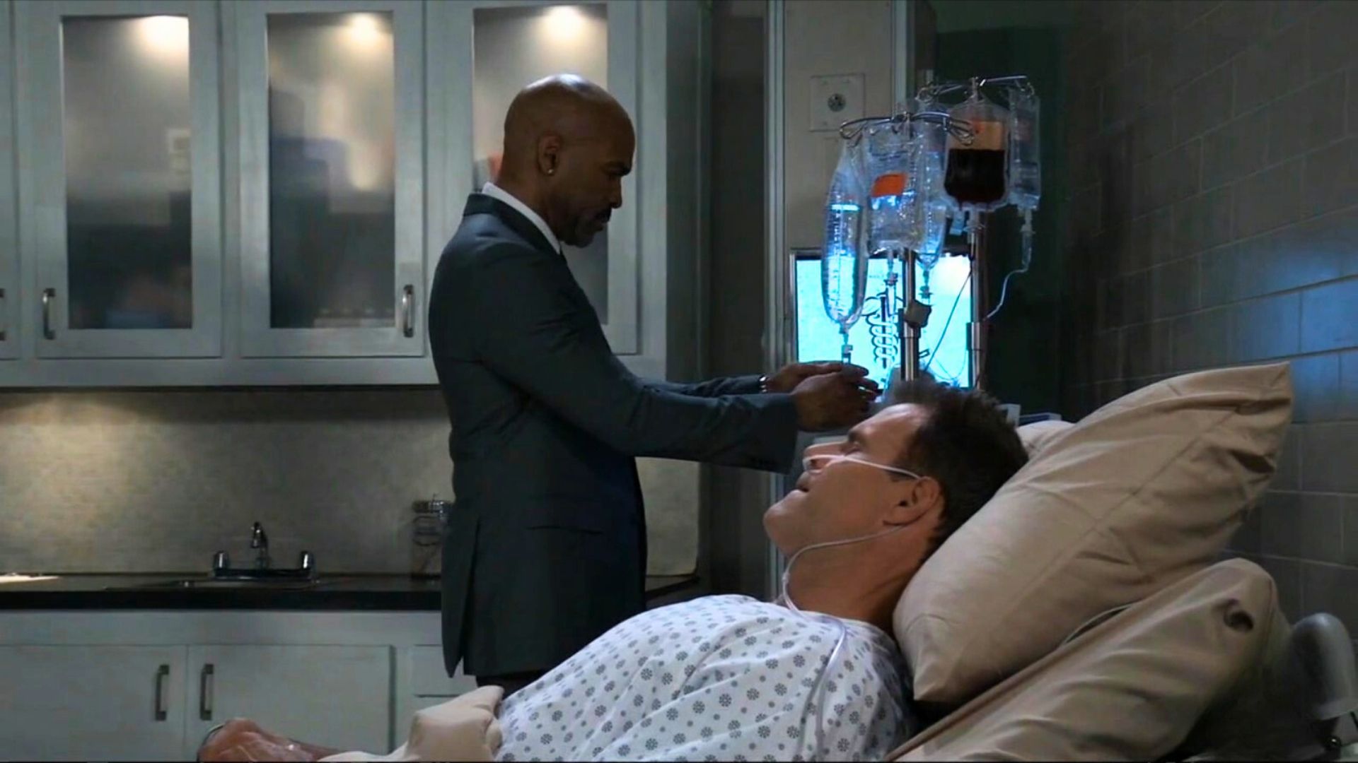 Curtis confronts Drew in his hospital room on General Hospital | Image: ABC