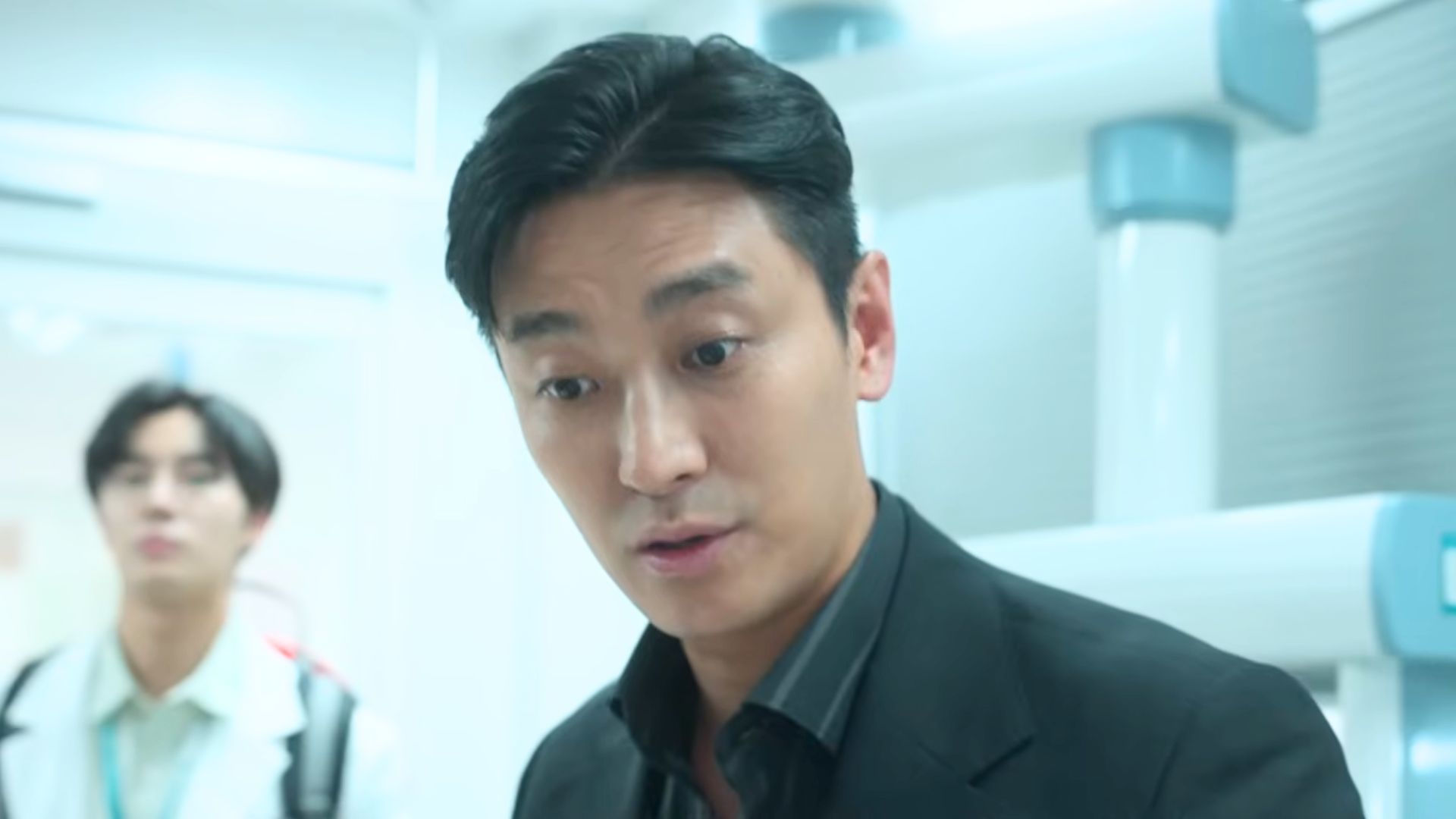 Ju Ji-hoon in The Trauma Code: Heroes on Call | Image via YouTube/Netflix