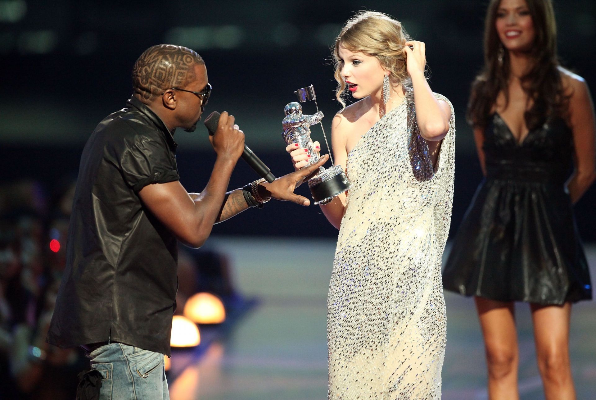 2009 MTV Video Music Awards - Show - Source: Getty