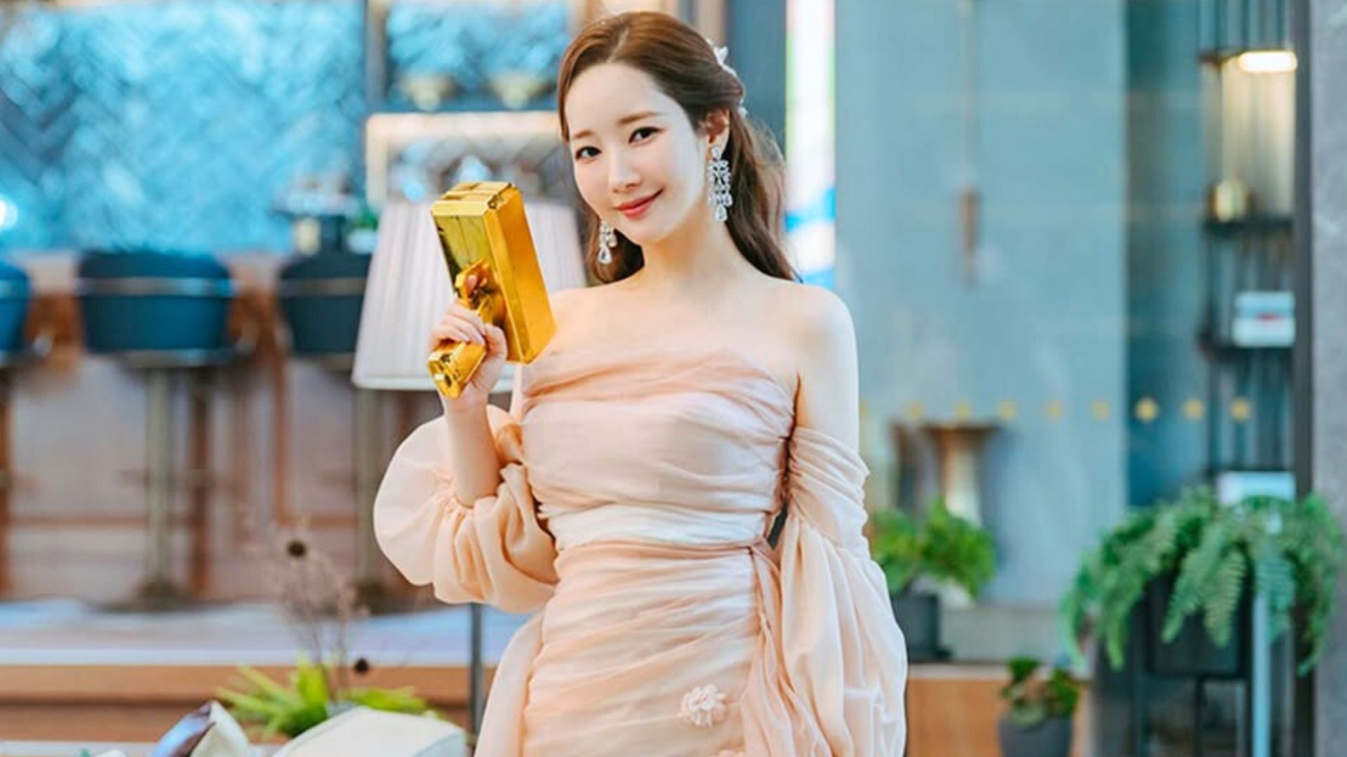 Park Min-young in Confidence Queen | Image via Instagram: tvchosuninsta