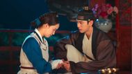King Lee-heon cares for Ji-young (Image via Netflix)