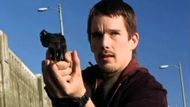 Ethan Hawke as Officer Jake Hoyt in Training Day | Image via Apple TV