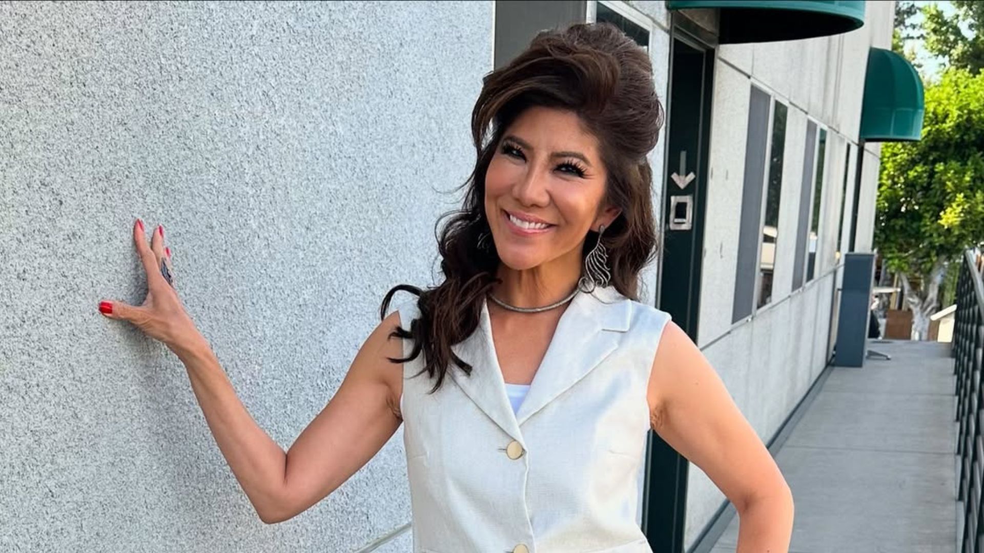 Julie Chen from Big Brother 27 | Image via Instagram/ @juliechenmoonves
