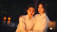 Gil-geum with Ji-young (Image via tvN)