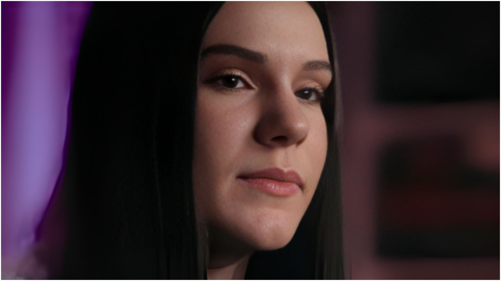 Khloe in Unknown Number | Image via Netflix
