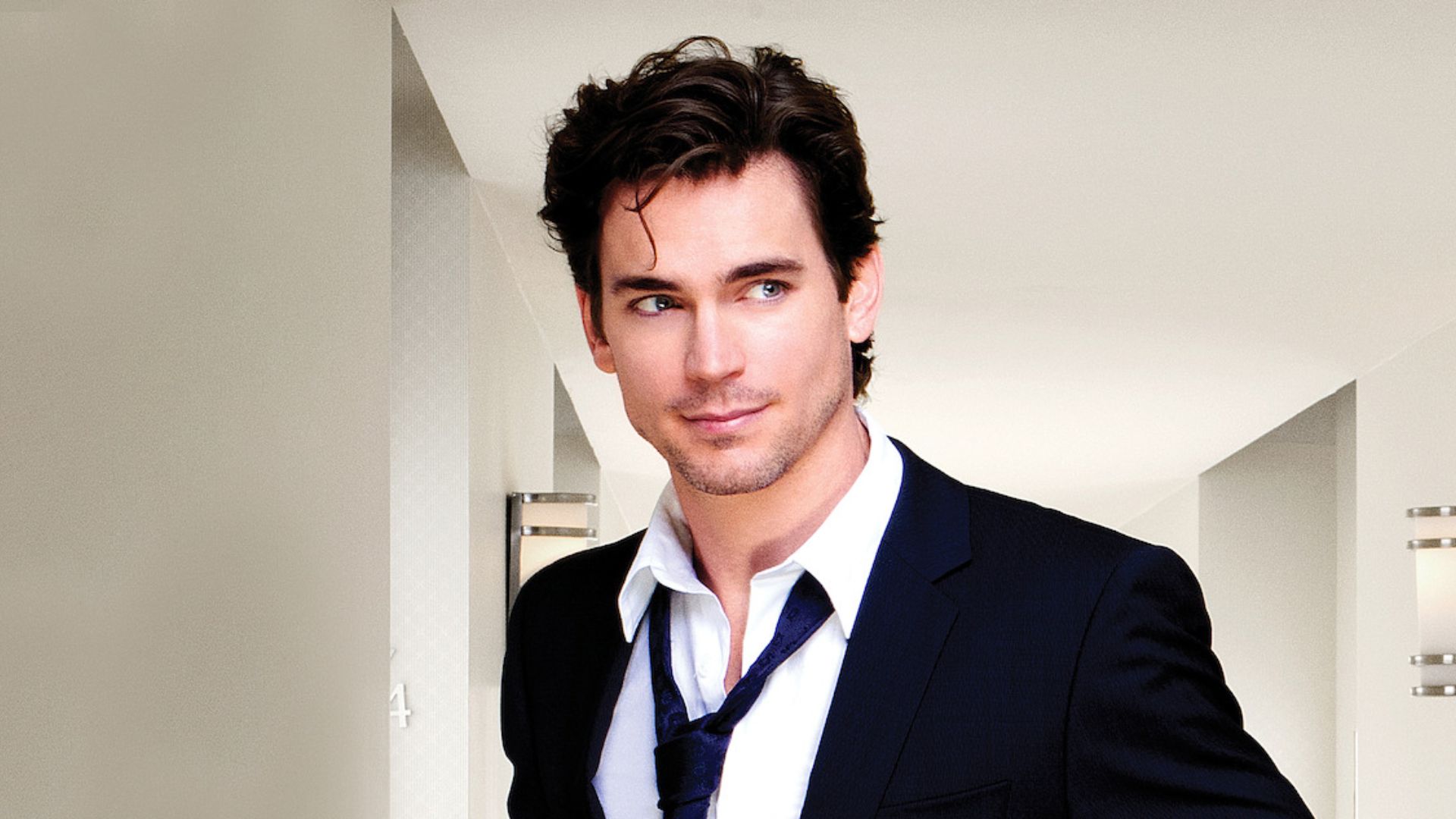 Matt Bomer from the TV series White Collar (2009) | Image via Netflix
