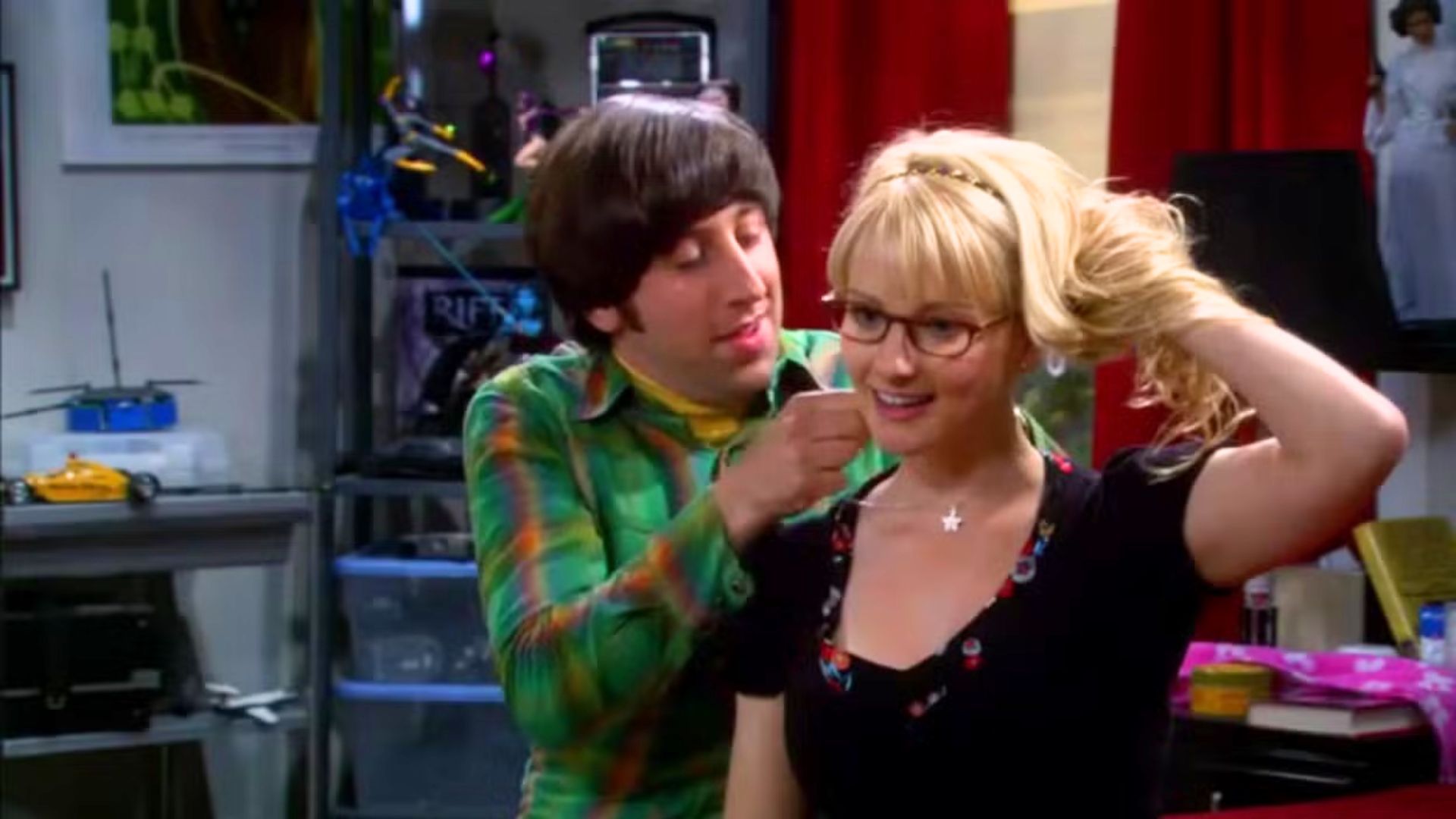 Relationship between Howard and Bernadette | Image via Netflix